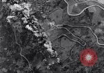 Immagine di Bombardamento Corleto Perticara Italia, 1943, secondo 29 filmato di repertorio 65675024666