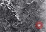 Immagine di Bombardamento Corleto Perticara Italia, 1943, secondo 30 filmato di repertorio 65675024666
