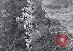 Immagine di Bombardamento Corleto Perticara Italia, 1943, secondo 34 filmato di repertorio 65675024666