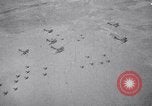 Standbild Bombardierung über Brenner Italien, 1943, aus Sekunde 8 historischem Filmmaterial Videoclip 65675024669