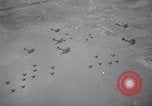 Standbild Bombardierung über Brenner Italien, 1943, aus Sekunde 10 historischem Filmmaterial Videoclip 65675024669