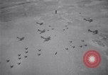 Standbild Bombardierung über Brenner Italien, 1943, aus Sekunde 12 historischem Filmmaterial Videoclip 65675024669