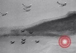 Standbild Bombardierung über Brenner Italien, 1943, aus Sekunde 21 historischem Filmmaterial Videoclip 65675024669