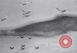 Standbild Bombardierung über Brenner Italien, 1943, aus Sekunde 23 historischem Filmmaterial Videoclip 65675024669