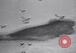Standbild Bombardierung über Brenner Italien, 1943, aus Sekunde 24 historischem Filmmaterial Videoclip 65675024669