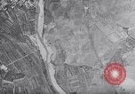Standbild Bombardierung über Brenner Italien, 1943, aus Sekunde 43 historischem Filmmaterial Videoclip 65675024669
