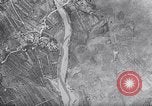 Standbild Bombardierung über Brenner Italien, 1943, aus Sekunde 46 historischem Filmmaterial Videoclip 65675024669