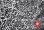 Standbild Bombardierung über Brenner Italien, 1943, aus Sekunde 50 historischem Filmmaterial Videoclip 65675024669