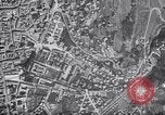 Standbild Bombardierung über Brenner Italien, 1943, aus Sekunde 51 historischem Filmmaterial Videoclip 65675024669