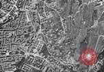Standbild Bombardierung über Brenner Italien, 1943, aus Sekunde 54 historischem Filmmaterial Videoclip 65675024669