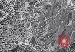 Standbild Bombardierung über Brenner Italien, 1943, aus Sekunde 55 historischem Filmmaterial Videoclip 65675024669
