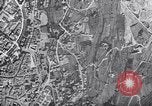 Standbild Bombardierung über Brenner Italien, 1943, aus Sekunde 57 historischem Filmmaterial Videoclip 65675024669