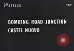 Standbild Bombardierung Italien, 1943, aus Sekunde 3 historischem Filmmaterial Videoclip 65675024670