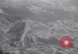 Standbild Bombardierung Italien, 1943, aus Sekunde 10 historischem Filmmaterial Videoclip 65675024670