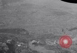 Standbild Bombardierung Italien, 1943, aus Sekunde 18 historischem Filmmaterial Videoclip 65675024670