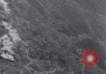 Standbild Bombardierung Italien, 1943, aus Sekunde 19 historischem Filmmaterial Videoclip 65675024670