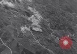 Standbild Bombardierung Italien, 1943, aus Sekunde 28 historischem Filmmaterial Videoclip 65675024670
