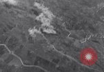 Standbild Bombardierung Italien, 1943, aus Sekunde 31 historischem Filmmaterial Videoclip 65675024670