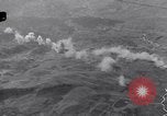 Standbild Bombardierung Italien, 1943, aus Sekunde 43 historischem Filmmaterial Videoclip 65675024670