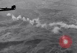 Standbild Bombardierung Italien, 1943, aus Sekunde 45 historischem Filmmaterial Videoclip 65675024670