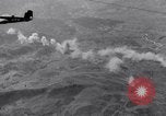 Standbild Bombardierung Italien, 1943, aus Sekunde 46 historischem Filmmaterial Videoclip 65675024670