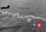 Standbild Bombardierung Italien, 1943, aus Sekunde 48 historischem Filmmaterial Videoclip 65675024670