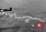 Standbild Bombardierung Italien, 1943, aus Sekunde 52 historischem Filmmaterial Videoclip 65675024670