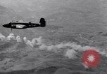 Standbild Bombardierung Italien, 1943, aus Sekunde 56 historischem Filmmaterial Videoclip 65675024670