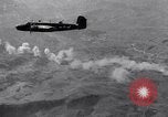 Standbild Bombardierung Italien, 1943, aus Sekunde 57 historischem Filmmaterial Videoclip 65675024670