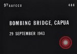 Immagine di Il bombardamento di bridge Capua Italia, 1943, secondo 4 filmato di repertorio 65675024674