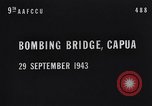Immagine di Il bombardamento di bridge Capua Italia, 1943, secondo 6 filmato di repertorio 65675024674
