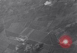 Immagine di Il bombardamento di bridge Capua Italia, 1943, secondo 22 filmato di repertorio 65675024674