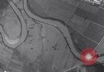 Immagine di Il bombardamento di bridge Capua Italia, 1943, secondo 35 filmato di repertorio 65675024674