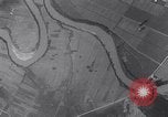 Immagine di Il bombardamento di bridge Capua Italia, 1943, secondo 36 filmato di repertorio 65675024674