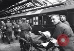 Image des prisonniers de guerre Royaume-Uni, 1943, de la seconde 4 séquences d'archives historiques vidéo 65675024680