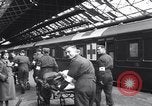 Image des prisonniers de guerre Royaume-Uni, 1943, de la seconde 5 séquences d'archives historiques vidéo 65675024680