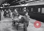 Image des prisonniers de guerre Royaume-Uni, 1943, de la seconde 9 séquences d'archives historiques vidéo 65675024680