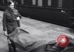 Image des prisonniers de guerre Royaume-Uni, 1943, de la seconde 11 séquences d'archives historiques vidéo 65675024680