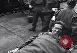Image des prisonniers de guerre Royaume-Uni, 1943, de la seconde 13 séquences d'archives historiques vidéo 65675024680