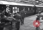 Image des prisonniers de guerre Royaume-Uni, 1943, de la seconde 15 séquences d'archives historiques vidéo 65675024680