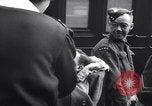 Image des prisonniers de guerre Royaume-Uni, 1943, de la seconde 22 séquences d'archives historiques vidéo 65675024680