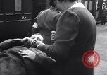 Image des prisonniers de guerre Royaume-Uni, 1943, de la seconde 30 séquences d'archives historiques vidéo 65675024680