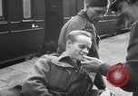 Image des prisonniers de guerre Royaume-Uni, 1943, de la seconde 43 séquences d'archives historiques vidéo 65675024680