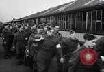 Image des prisonniers de guerre Royaume-Uni, 1943, de la seconde 10 séquences d'archives historiques vidéo 65675024681