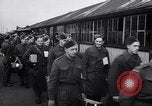 Image des prisonniers de guerre Royaume-Uni, 1943, de la seconde 12 séquences d'archives historiques vidéo 65675024681