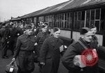 Image des prisonniers de guerre Royaume-Uni, 1943, de la seconde 14 séquences d'archives historiques vidéo 65675024681