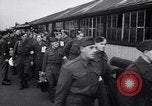 Image des prisonniers de guerre Royaume-Uni, 1943, de la seconde 15 séquences d'archives historiques vidéo 65675024681