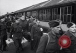 Image des prisonniers de guerre Royaume-Uni, 1943, de la seconde 18 séquences d'archives historiques vidéo 65675024681