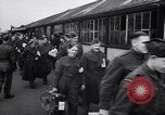 Image des prisonniers de guerre Royaume-Uni, 1943, de la seconde 20 séquences d'archives historiques vidéo 65675024681