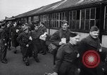 Image des prisonniers de guerre Royaume-Uni, 1943, de la seconde 21 séquences d'archives historiques vidéo 65675024681